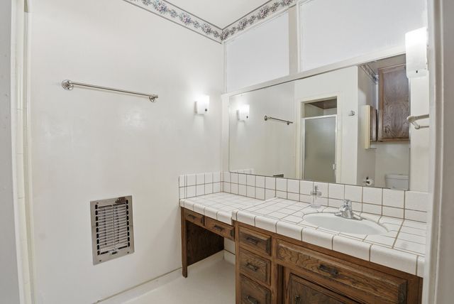 5208 Greenbrier Avenue, Bakersfield, CA 93306