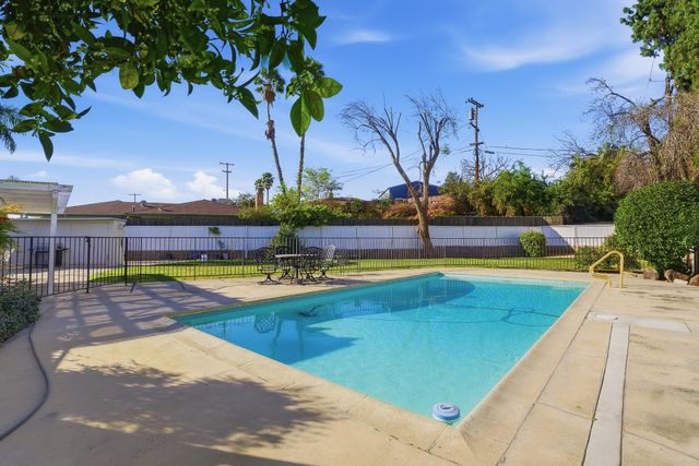 5208 Greenbrier Avenue, Bakersfield, CA 93306