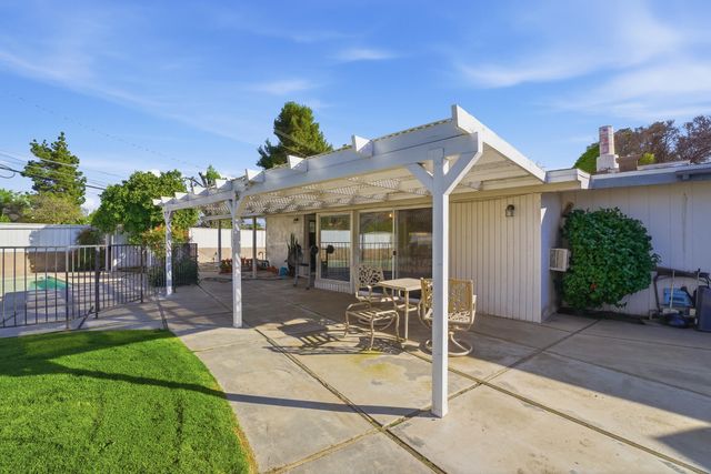 5208 Greenbrier Avenue, Bakersfield, CA 93306