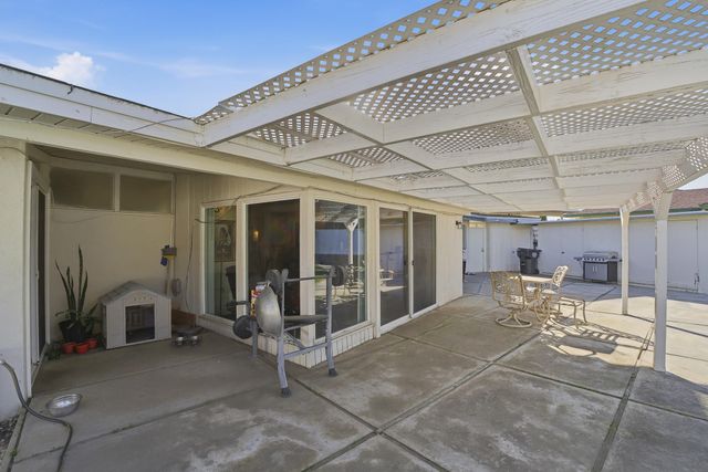 5208 Greenbrier Avenue, Bakersfield, CA 93306