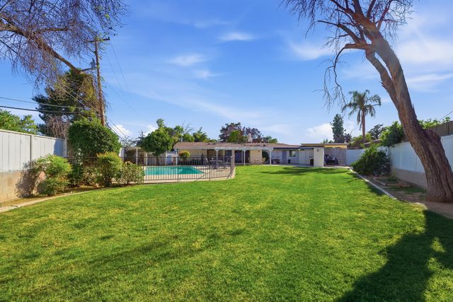 5208 Greenbrier Avenue, Bakersfield, CA 93306