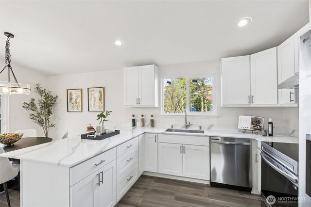 7002 42nd Avenue S, Seattle, WA 98118