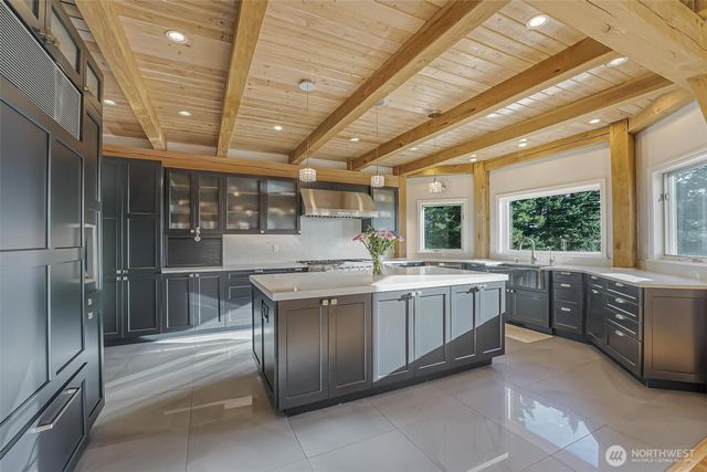 528 Waynes Ridge Circle, Camano Island, WA 98282