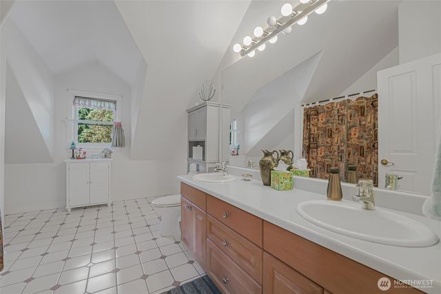 528 Waynes Ridge Circle, Camano Island, WA 98282