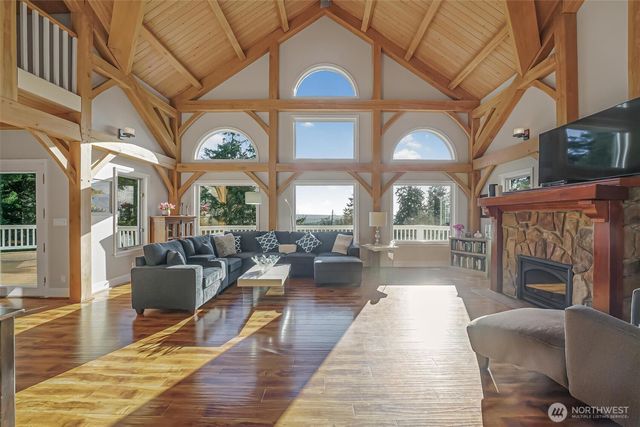 528 Waynes Ridge Circle, Camano Island, WA 98282