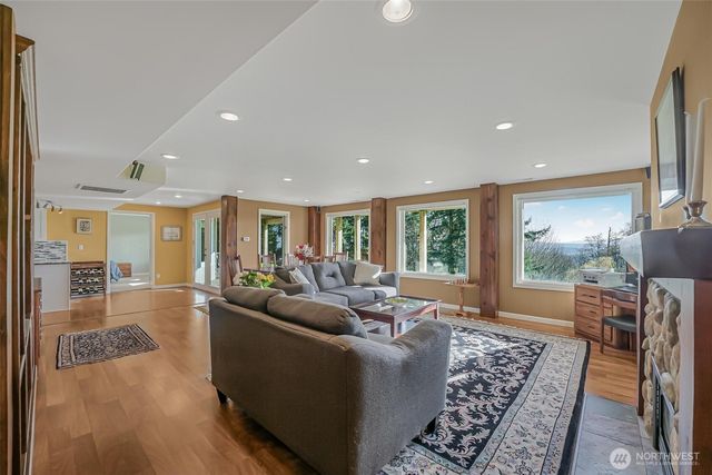 528 Waynes Ridge Circle, Camano Island, WA 98282