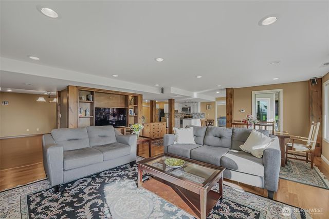 528 Waynes Ridge Circle, Camano Island, WA 98282