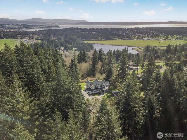 528 Waynes Ridge Circle, Camano Island, WA 98282