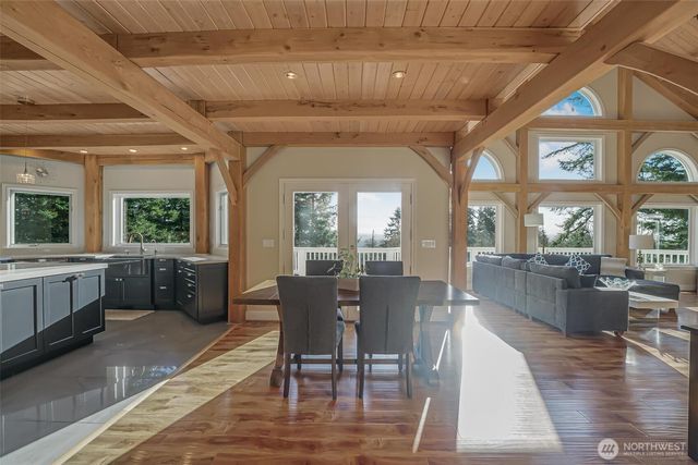 528 Waynes Ridge Circle, Camano Island, WA 98282