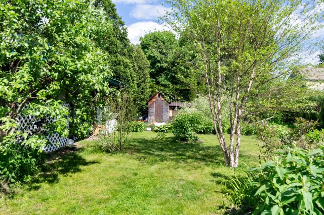 82 Oak Grove Avenue, Brattleboro, VT 05301