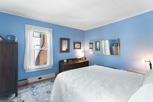 82 Oak Grove Avenue, Brattleboro, VT 05301
