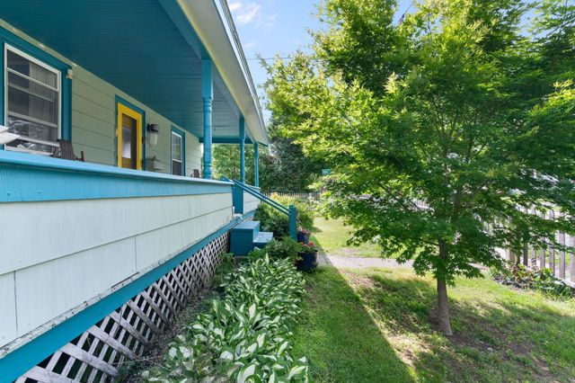 82 Oak Grove Avenue, Brattleboro, VT 05301