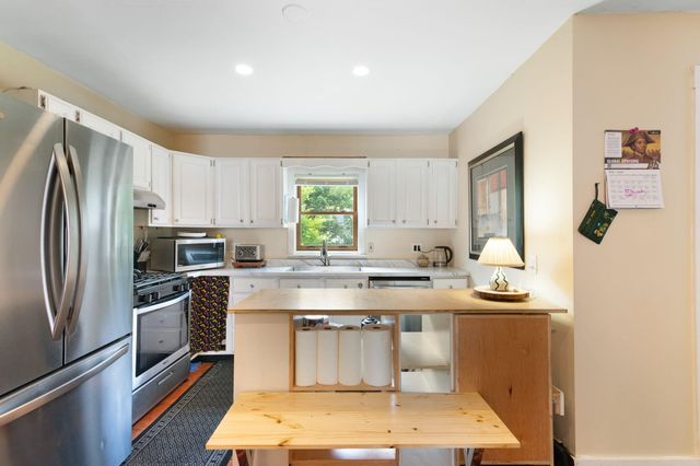 82 Oak Grove Avenue, Brattleboro, VT 05301