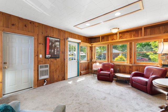 82 Oak Grove Avenue, Brattleboro, VT 05301