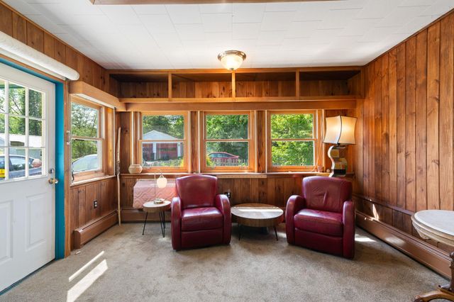 82 Oak Grove Avenue, Brattleboro, VT 05301