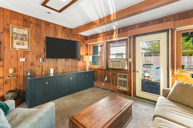 82 Oak Grove Avenue, Brattleboro, VT 05301