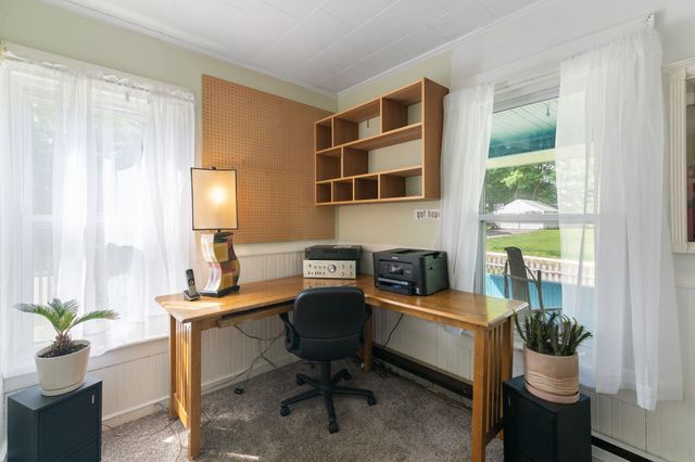 82 Oak Grove Avenue, Brattleboro, VT 05301