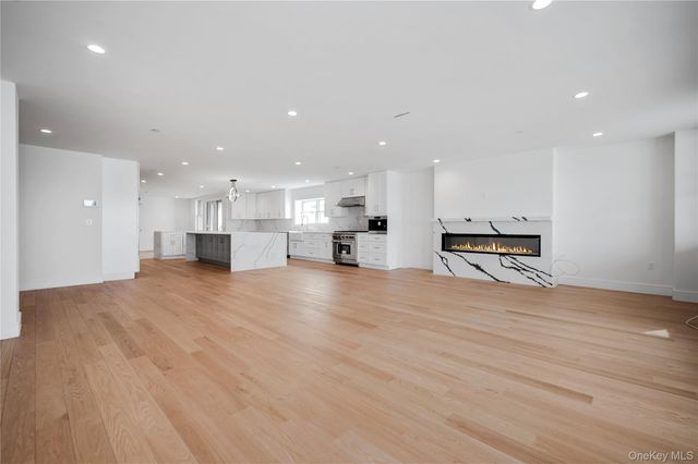 50 W Broadway 1001, Long Beach, NY 11561