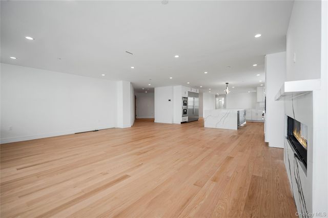50 W Broadway 1001, Long Beach, NY 11561