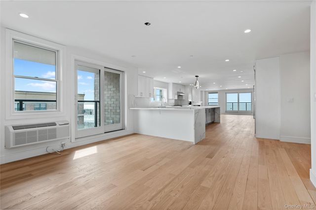 50 W Broadway 1001, Long Beach, NY 11561
