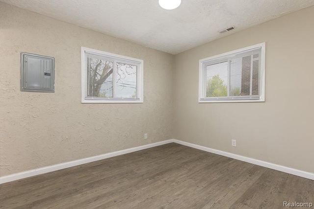 564 Marquette Drive, Detroit, MI 48214