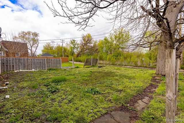 564 Marquette Drive, Detroit, MI 48214
