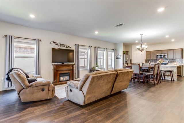 220 Evers Way, Denton, TX 76207