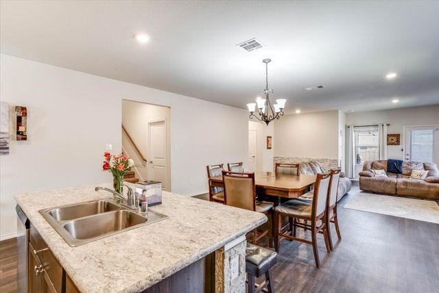 220 Evers Way, Denton, TX 76207