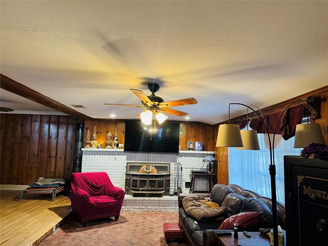 431 County Road 2715, Mt Pleasant, TX 75455