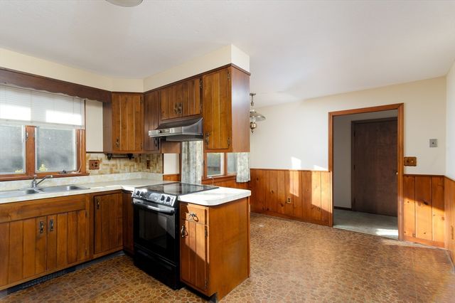 85 Marsh Rd, Barre, MA 01005