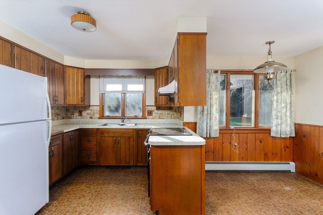 85 Marsh Rd, Barre, MA 01005