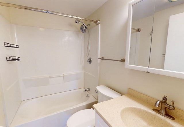 2 Mcdewell Ave 18, Danvers, MA 01923