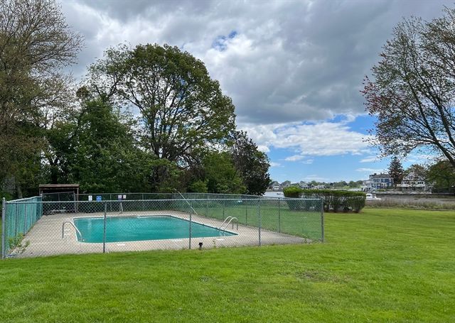 2 Mcdewell Ave 18, Danvers, MA 01923