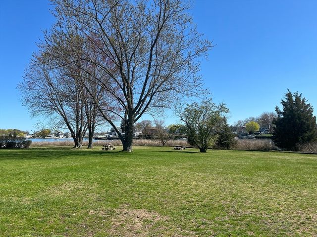 2 Mcdewell Ave 18, Danvers, MA 01923