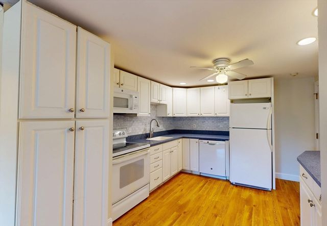 2 Mcdewell Ave 18, Danvers, MA 01923