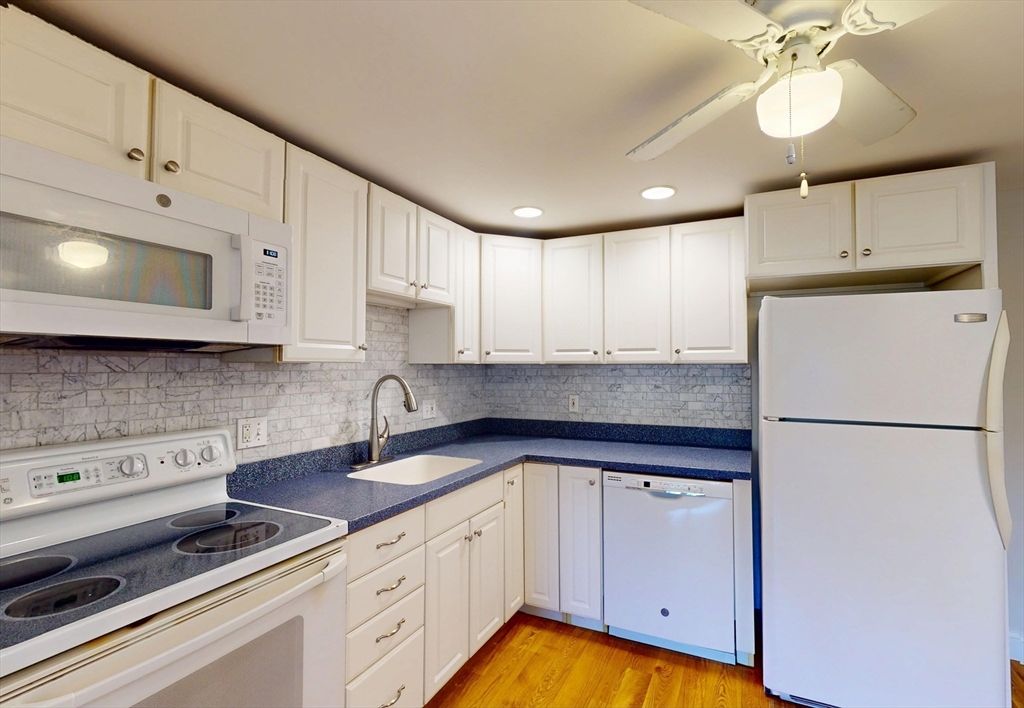 2 Mcdewell Ave 18, Danvers, MA 01923