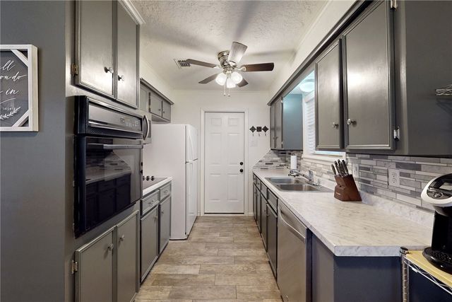 2400 Barak Lane, Bryan, TX 77802