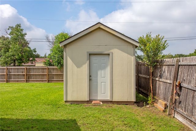 2400 Barak Lane, Bryan, TX 77802