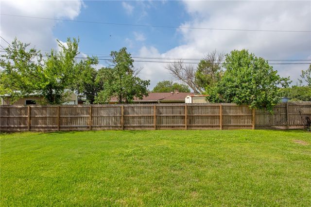 2400 Barak Lane, Bryan, TX 77802