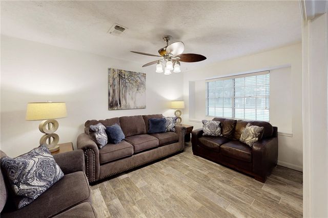 2400 Barak Lane, Bryan, TX 77802