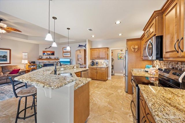 4154 Oak Pointe Dr, Gulf Breeze, FL 32563