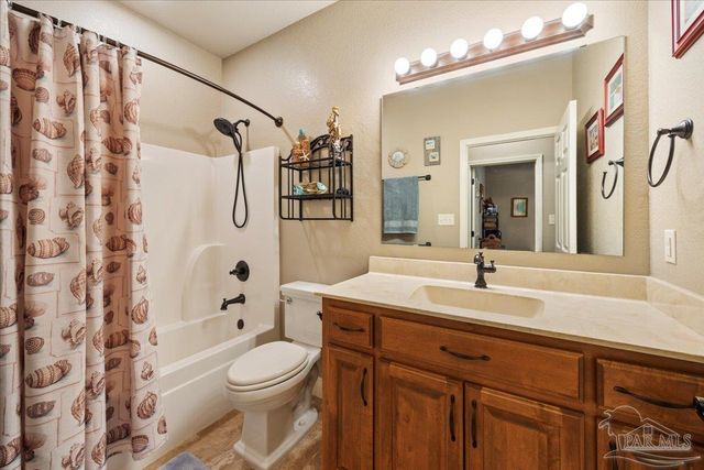 4154 Oak Pointe Dr, Gulf Breeze, FL 32563