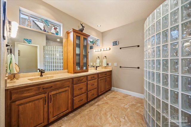 4154 Oak Pointe Dr, Gulf Breeze, FL 32563