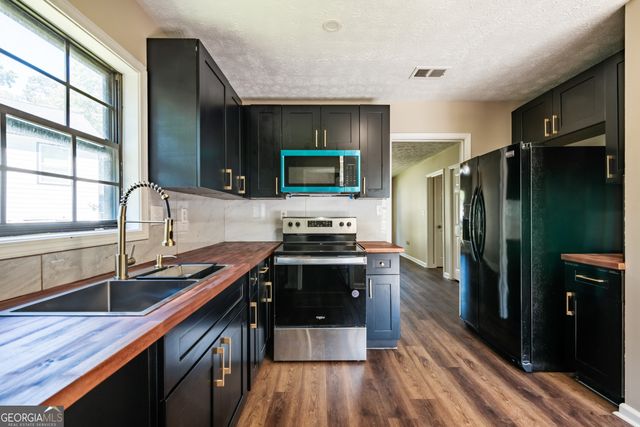 998 Ascot Court, Riverdale, GA 30296