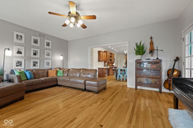 4155 S Siefert Court, New Palestine, IN 46163