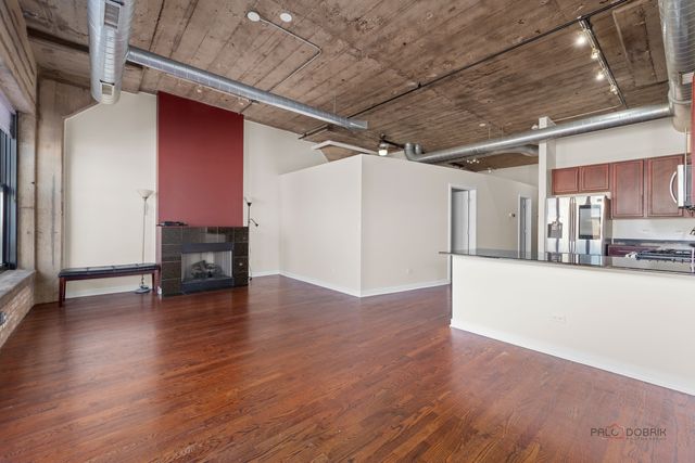 1151 W 14th Place 332, Chicago, IL 60608