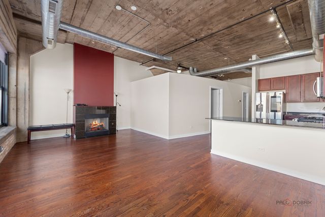 1151 W 14th Place 332, Chicago, IL 60608