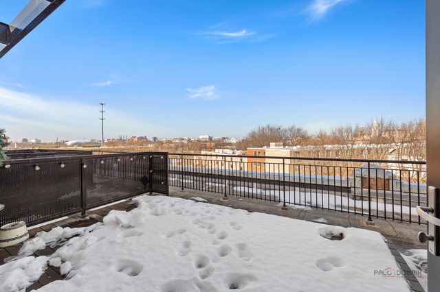 1151 W 14th Place 332, Chicago, IL 60608