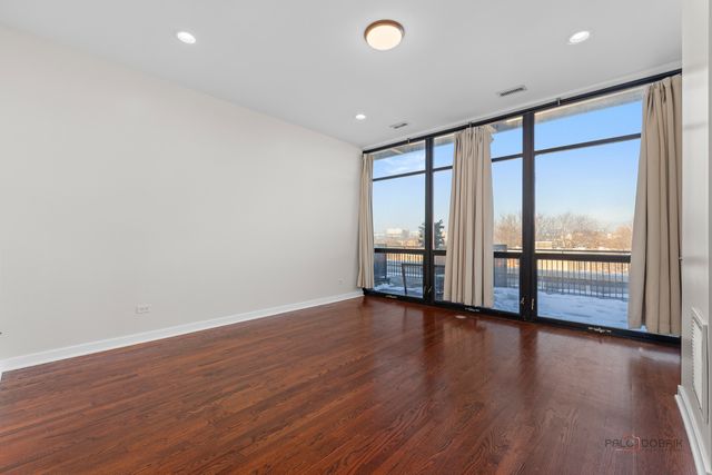 1151 W 14th Place 332, Chicago, IL 60608