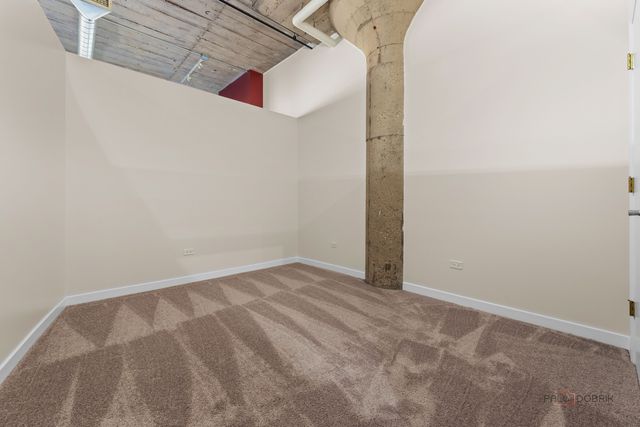 1151 W 14th Place 332, Chicago, IL 60608